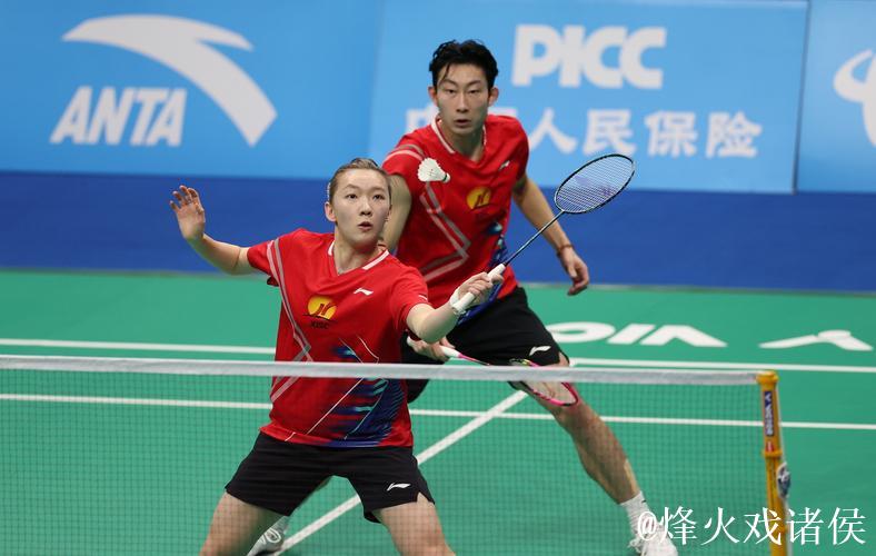 十五运会羽毛球比赛收官 赛场诠释坚持与激情 十五运会羽毛球比赛收官 赛场诠释坚持与激情