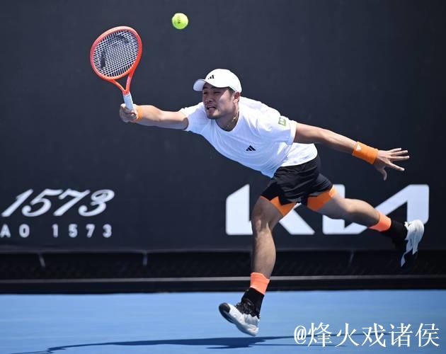 吴易昺两盘完胜克鲁格 顺利晋级澳网资格赛第二轮