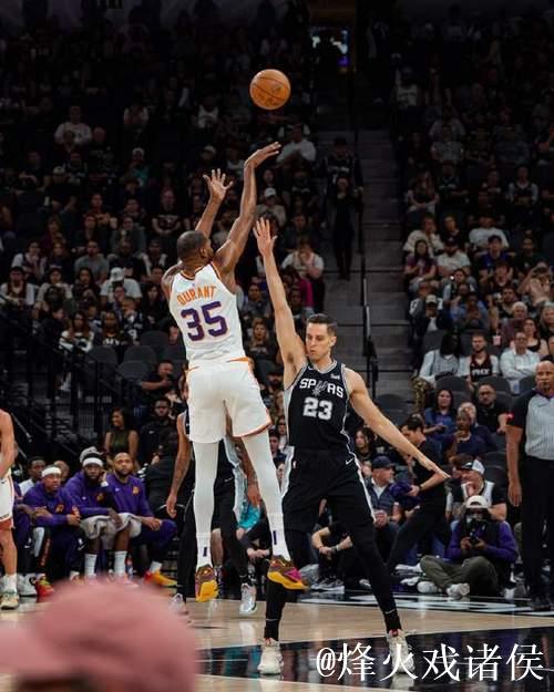 文班亚马25+9马刺狂胜爵士 布克40分太阳翻盘快船